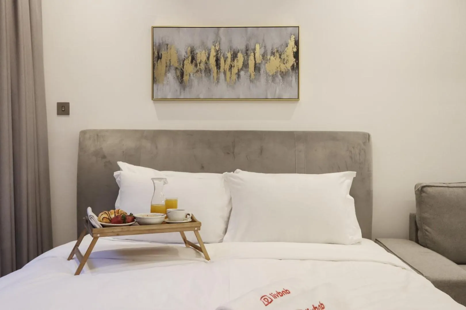 Livbnb- Modern Meets Comfort, Studio With Balcony Dubai