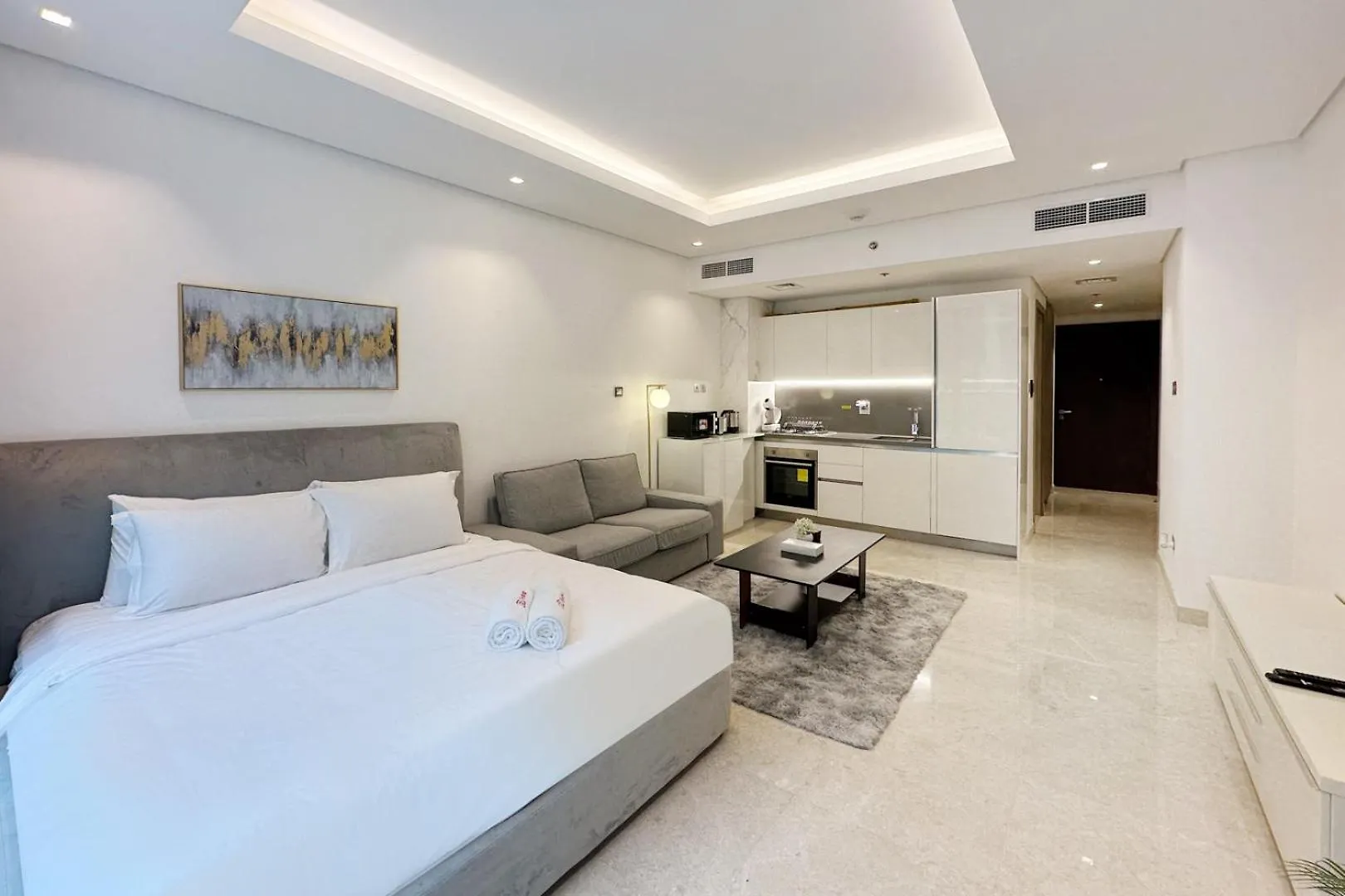 Livbnb- Modern Meets Comfort, Studio With Balcony Dubai Apartment