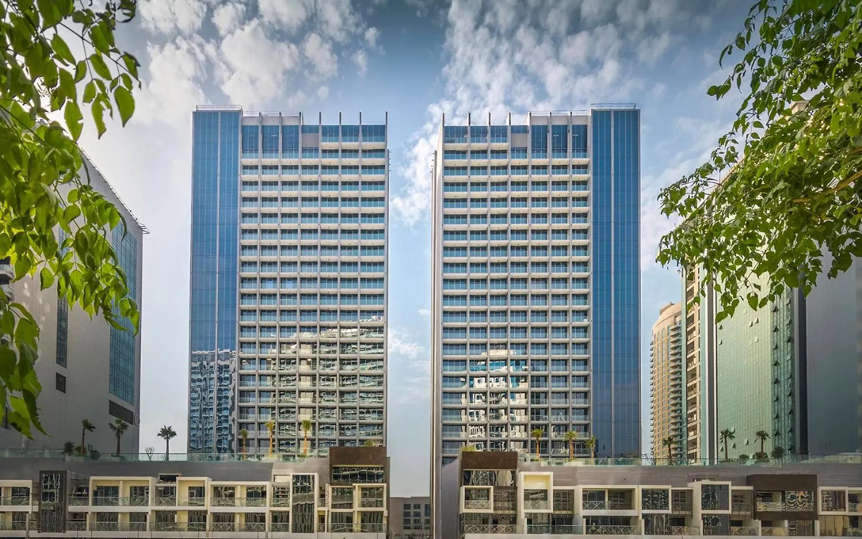Livbnb- Modern Meets Comfort, Studio With Balcony Dubai Apartment