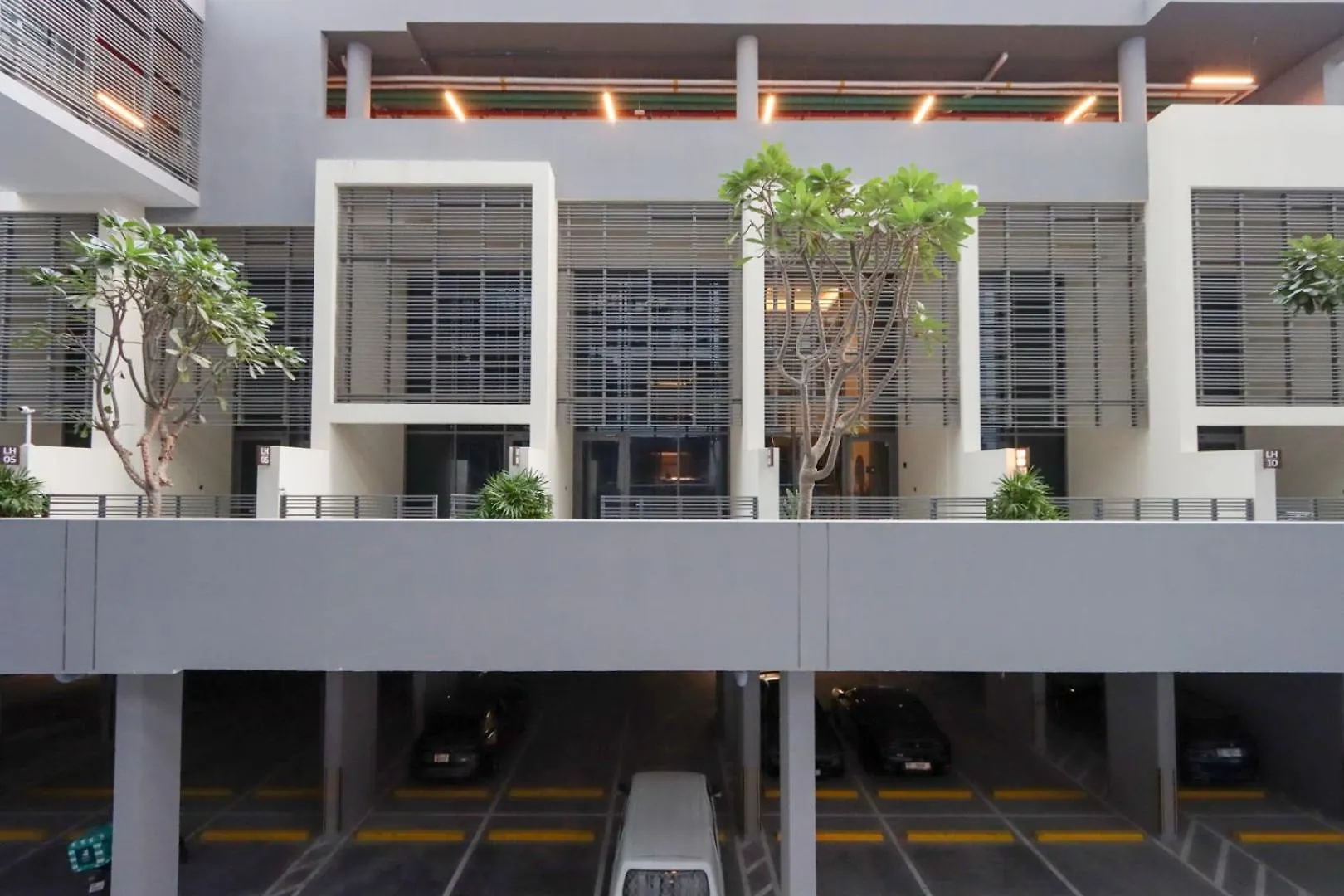 Livbnb- Modern Meets Comfort, Studio With Balcony Dubai